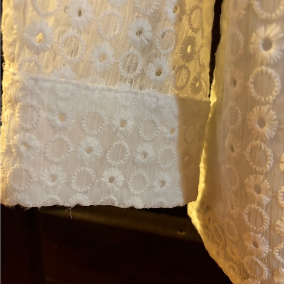 Talbot’s White Eyelet Top - Picture 4 of 4